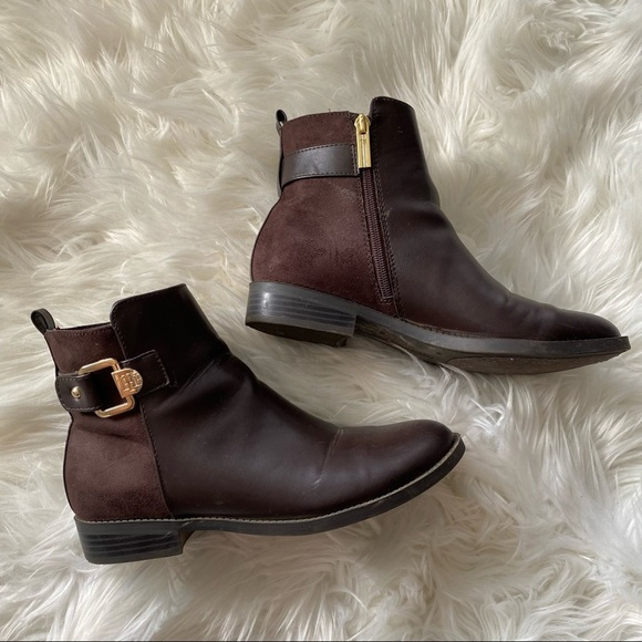 Tommy Hilfiger women’s brown mixed media ankle booties
Size 8 - Picture 8 of 8